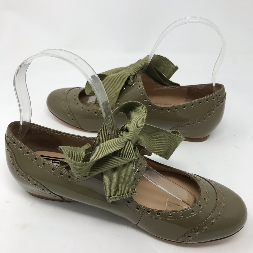 Pour La Victoire Avocado Green Retro Lace Oxfords - Picture 7 of 8